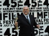 Никита Михалков со своим "Хрустальным глобусом". Фото &copy;AFP